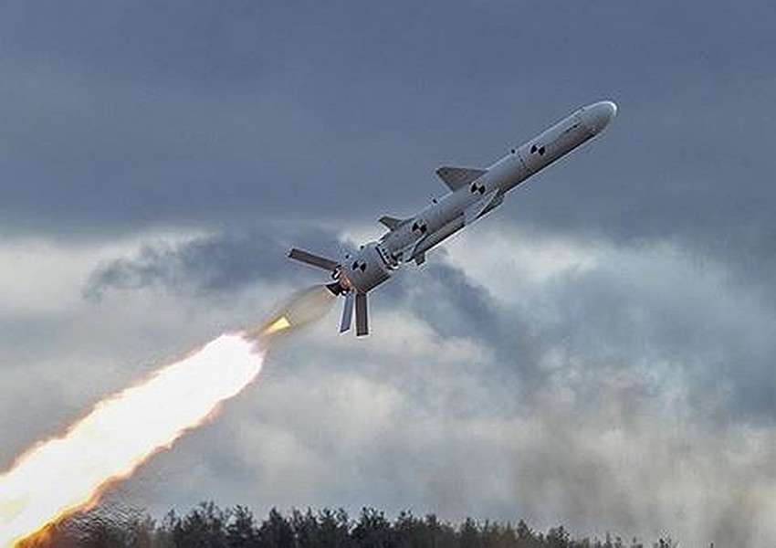 [ẢNH] Nga bất ngờ phóng sát thủ đánh hạm Kh-35 và diệt gọn mục tiêu chỉ trong ba phút