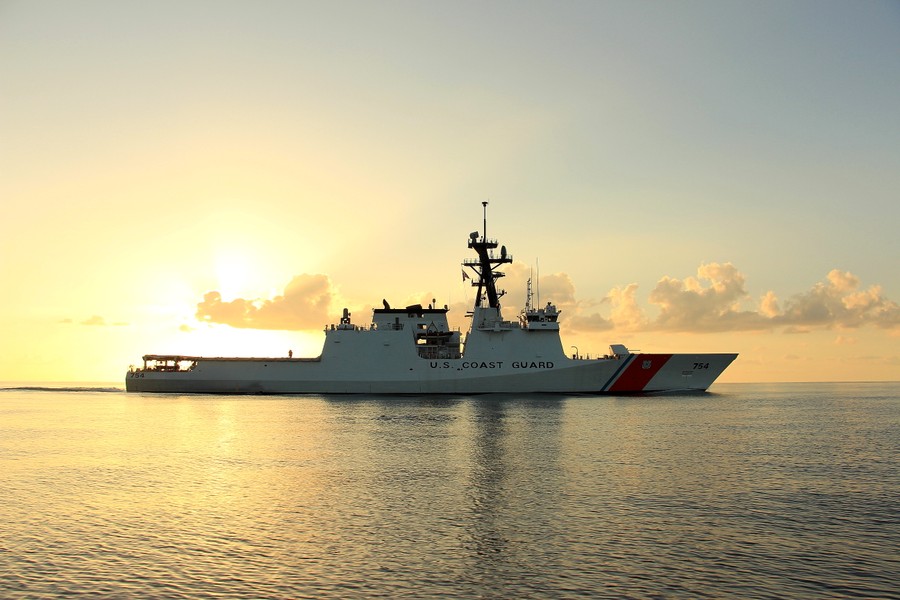 [ẢNH] Hải quân Venezuela vừa có hành động cứng rắn với tàu chiến Mỹ