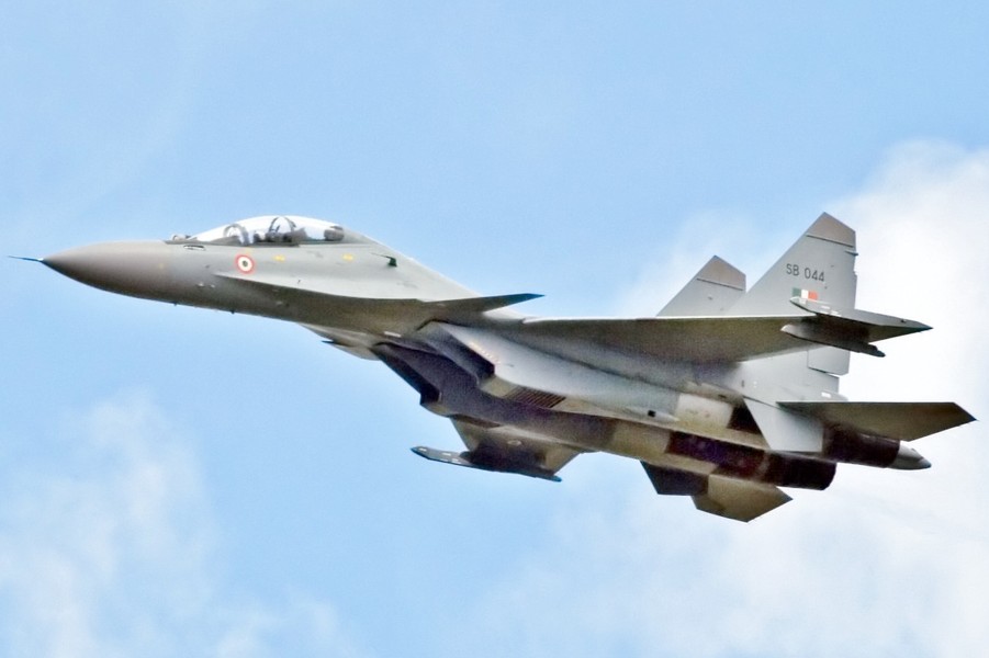 [ẢNH] Khám phá vận tải cơ Ukraine vừa bị Su-30 Ấn Độ truy đuổi