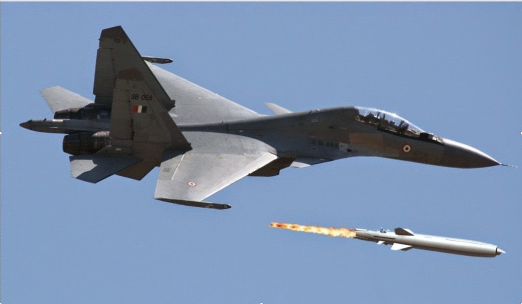 [ẢNH] Su-30 Ấn Độ lần đầu phóng tên lửa BrahMos diệt mục tiêu mặt đất