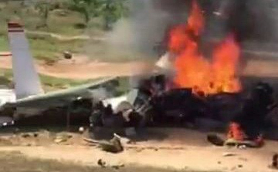 [ẢNH] NÓNG: Máy bay quân sự rơi tại Khánh Hòa, cả 2 phi công tử nạn