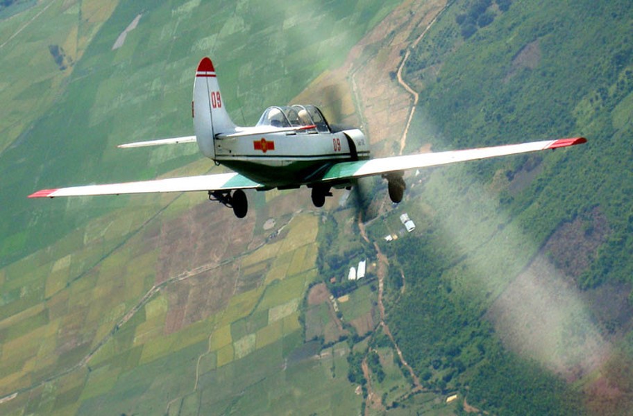 [ẢNH] Tìm hiểu về loại máy bay huấn luyện Yak-52 của không quân Việt Nam