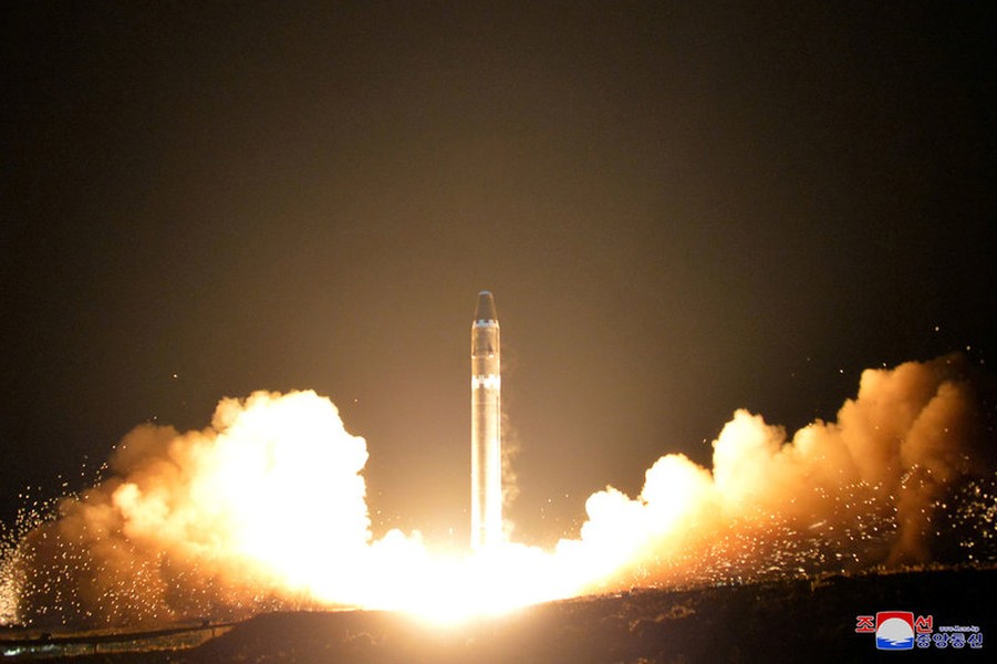 [ẢNH] Mỹ bất ngờ thừa nhận sức mạnh tên lửa Hwasong-15 của Triều Tiên