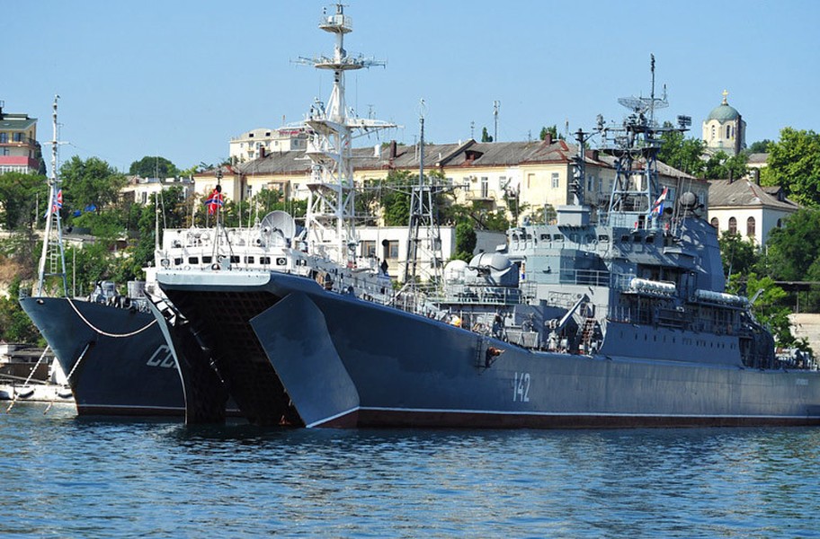 [ẢNH] Trông thấy tàu này của Nga, Syria như 'khô hạn gặp mưa rào'