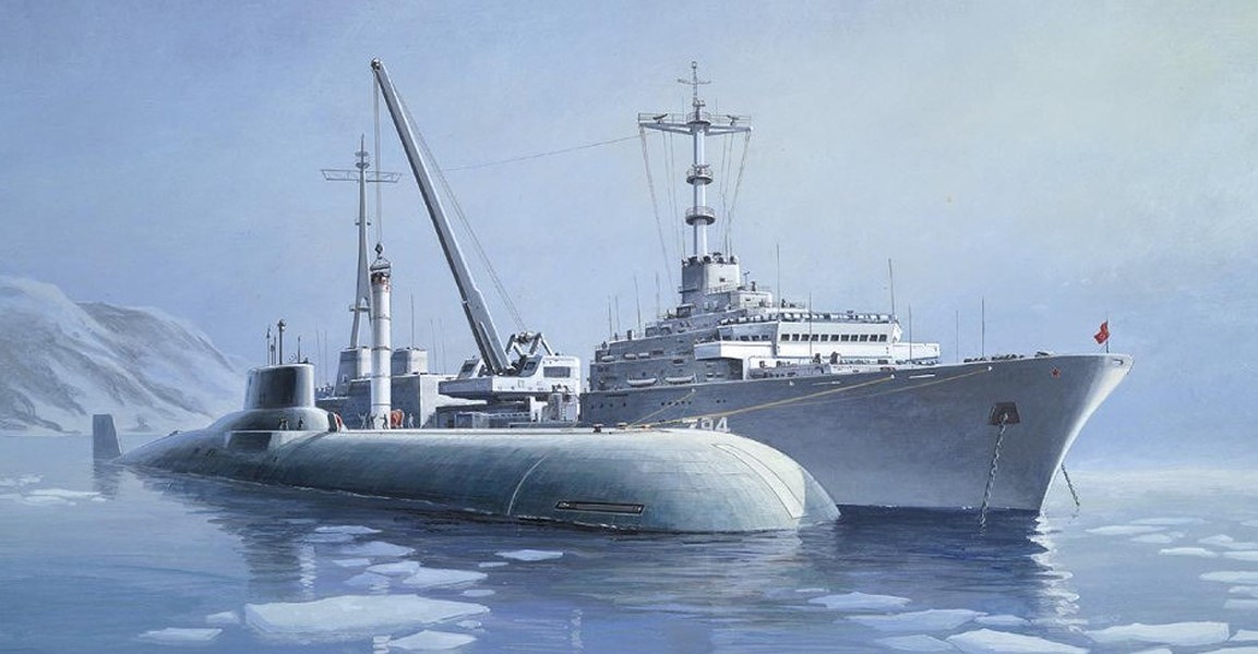 [ẢNH] Nga cho siêu tàu ngầm lớn hơn cả tàu sân bay tập trận trên đại dương