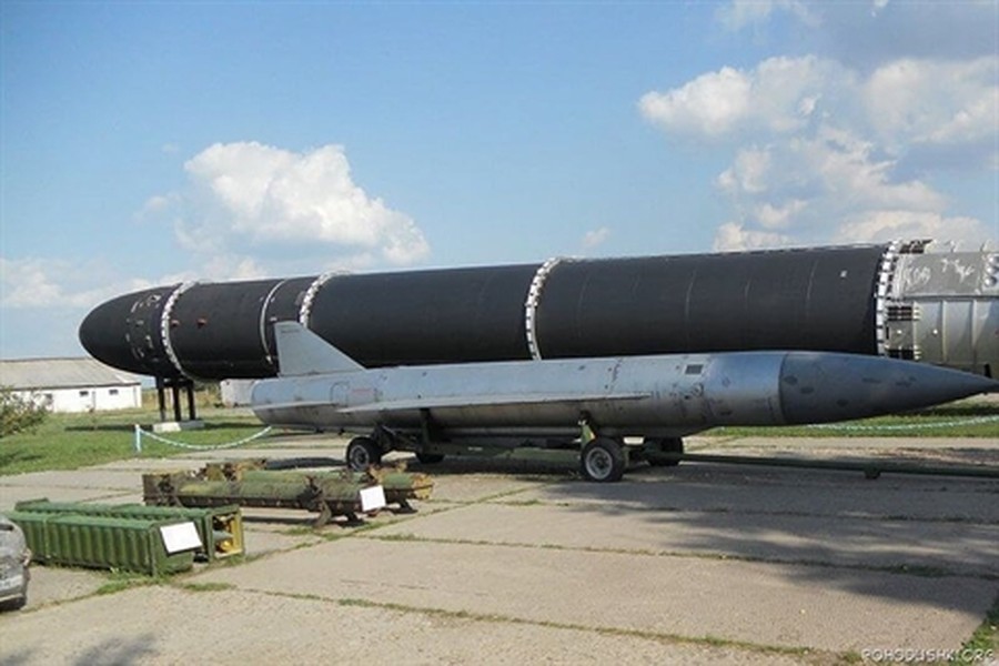 [ẢNH] Mỹ và Nga từng gây áp lực bắt Ukraine phá hủy kho vũ khí hạt nhân