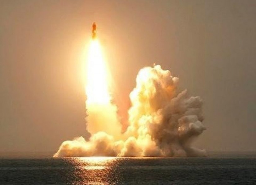[ẢNH] Tàu ngầm Nga phóng thành công tên lửa hạt nhân Bulava, cú đấm thép đã hoàn thiện
