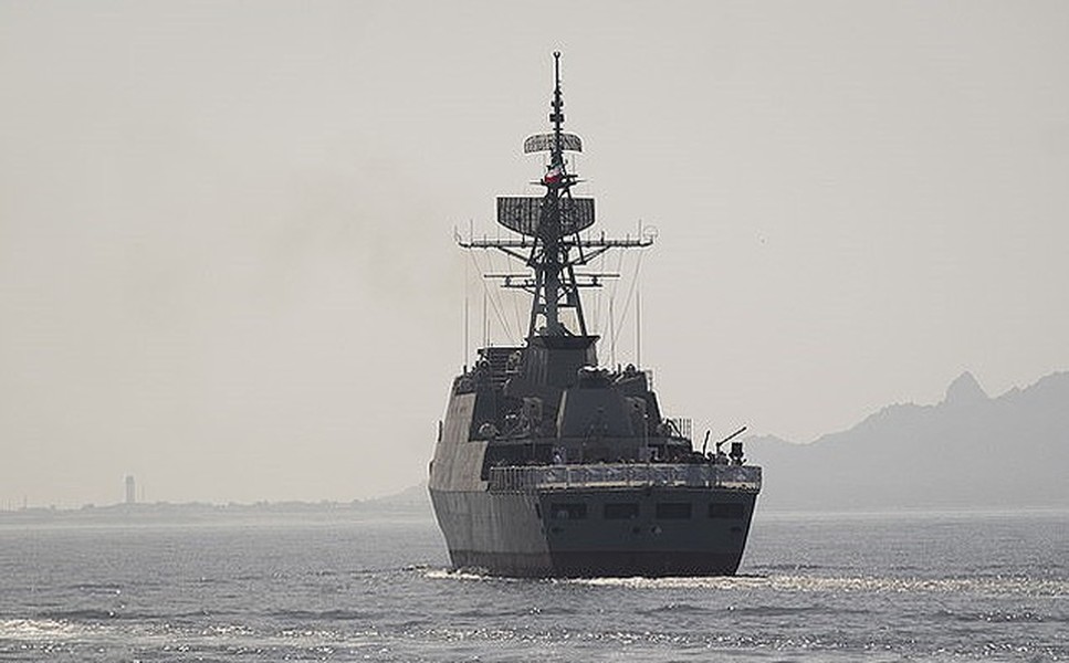 [ẢNH] Chiến hạm mạnh nhất Iran sắp có màn chạm trán lịch sử với tàu Anh, Mỹ?