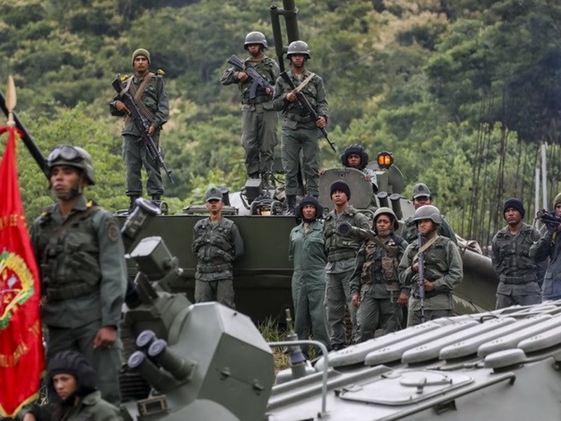[ẢNH] Venezuela dồn 150.000 quân sát biên giới Colombia, Mỹ liệu có hành động?