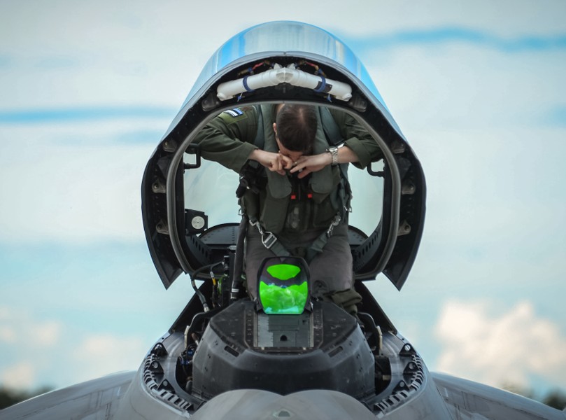 [ẢNH] Khi siêu tiêm kích tàng hình F-22 bất ngờ biến thành 