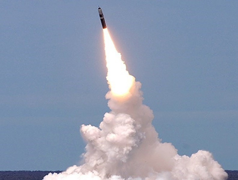 [ẢNH] Từ lòng đại dương, Mỹ thử siêu tên lửa hạt nhân với nâng cấp đáng sợ