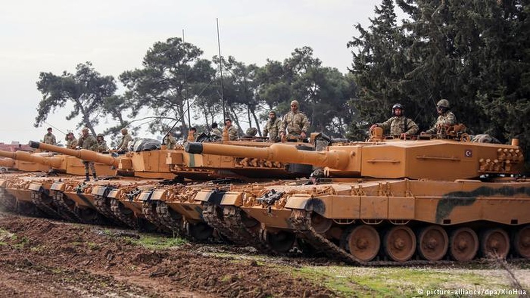 [ANH] ‘Báo vàng’ Leopard 2A4 Thổ Nhĩ Kỳ bị tên lửa chống tăng Mỹ ‘thổi’ bay tháp pháo