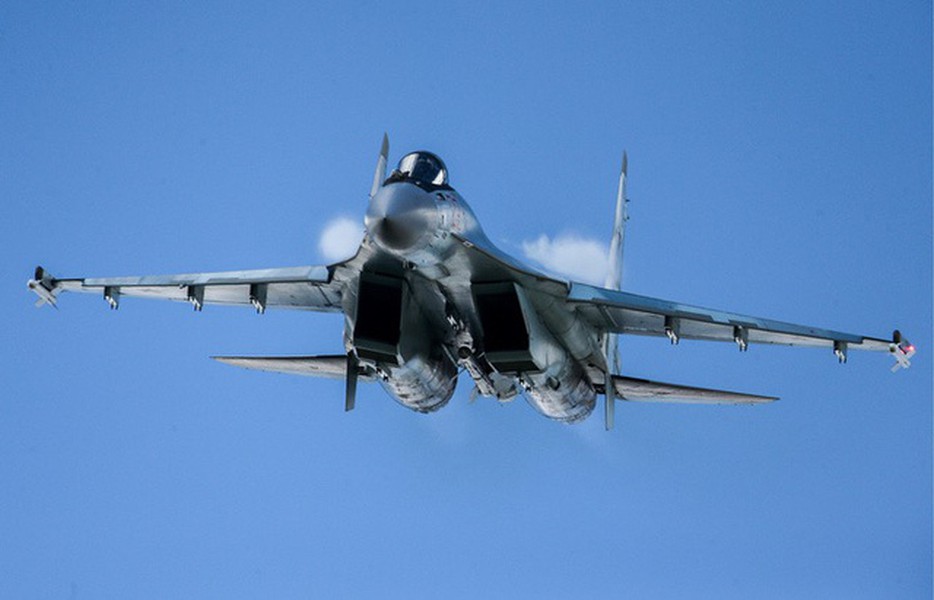 [ẢNH] 'Quái thú' Su-35 vừa vụt lao lên đánh chặn chiến đấu cơ Israel