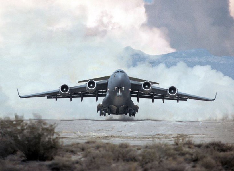 [ẢNH] Máy bay vận tải khổng lồ C-17 đưa quân nhân Việt Nam đi làm nhiệm vụ ở Nam Sudan