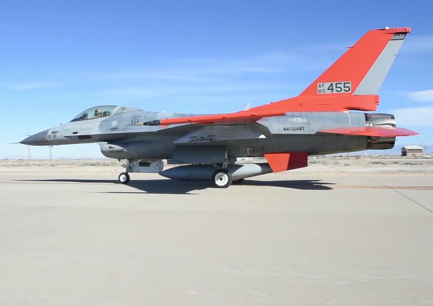 [ẢNH] Mỹ ‘biến’ chiến đấu cơ F-16 thành... bia tập bắn