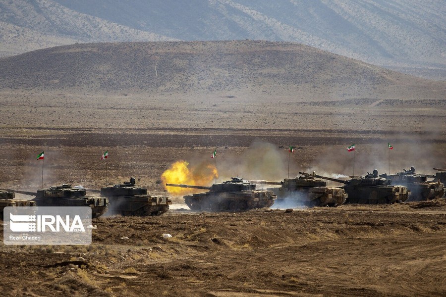 [ẢNH] Iran cho hàng chục xe tăng Chieftain do Anh sản xuất cùng khẹt lửa thị uy