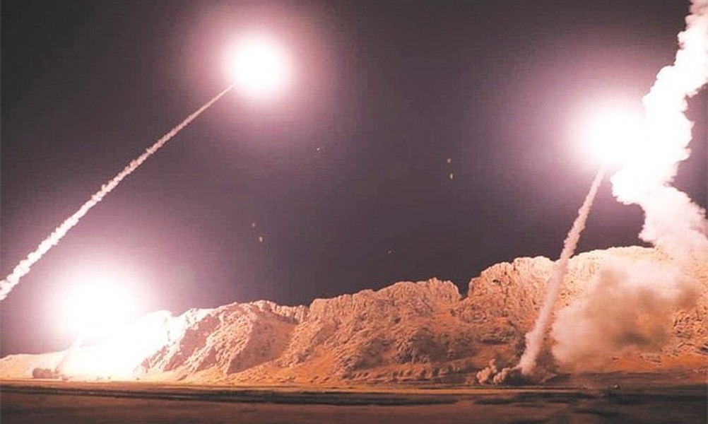 [ẢNH] Tên lửa Iran ào ạt tấn công căn cứ nhưng lại né gây tổn thất lính Mỹ