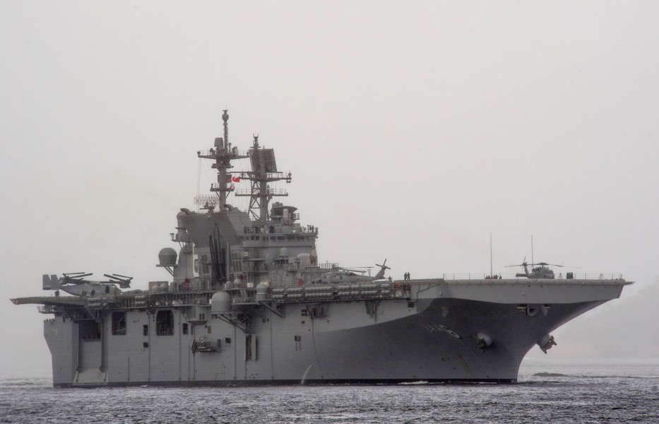 [ẢNH] Mỹ bất ngờ đem siêu tàu đổ bộ cùng F-35 tới thị uy gần Trung Quốc