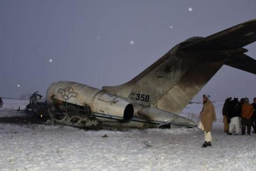 [ẢNH] Máy bay Mỹ bị chính tên lửa Mỹ trong tay phiến quân Taliban bắn hạ?