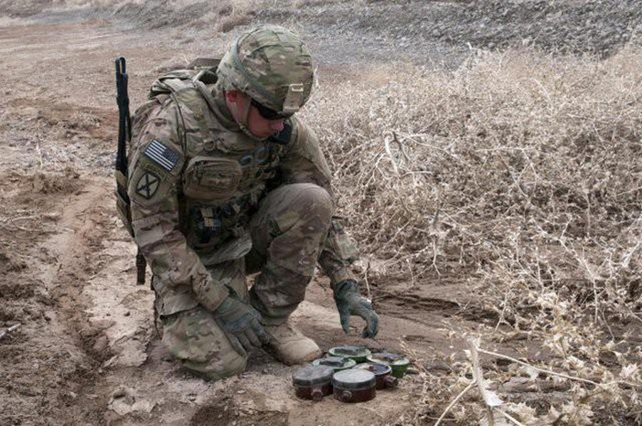 [ẢNH] Tổng thống Trump bất ngờ gỡ bỏ lệnh cấm dùng mìn chống bộ binh