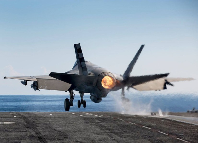 [ẢNH] Sức mạnh đáng kinh ngạc phiên bản trên hạm F-35C