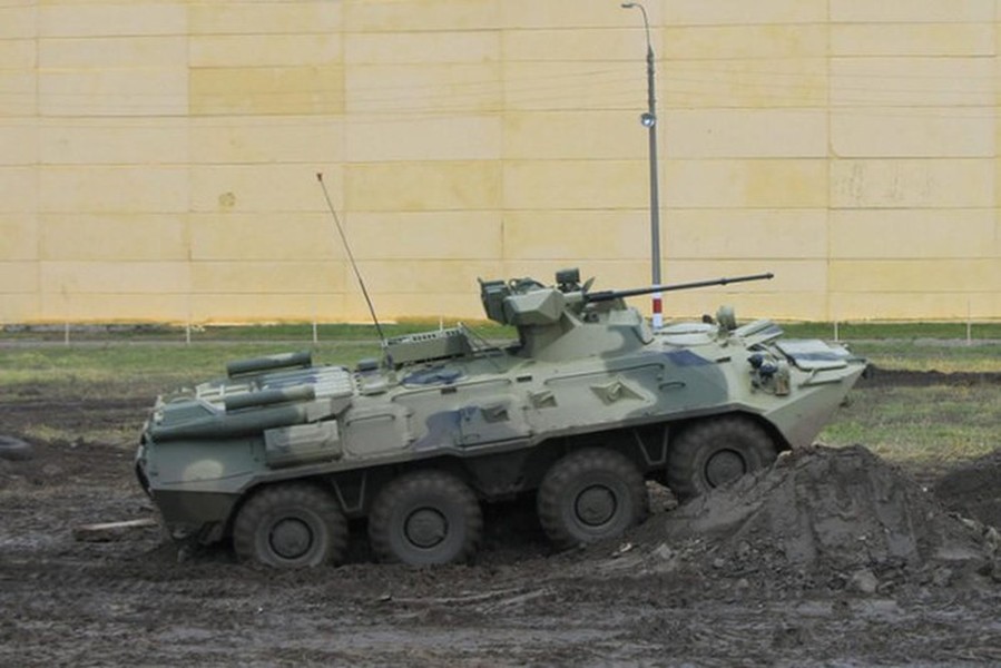 [ẢNH] Xe bọc thép BTR-82A của Nga né thiết giáp Mỹ tại Syria