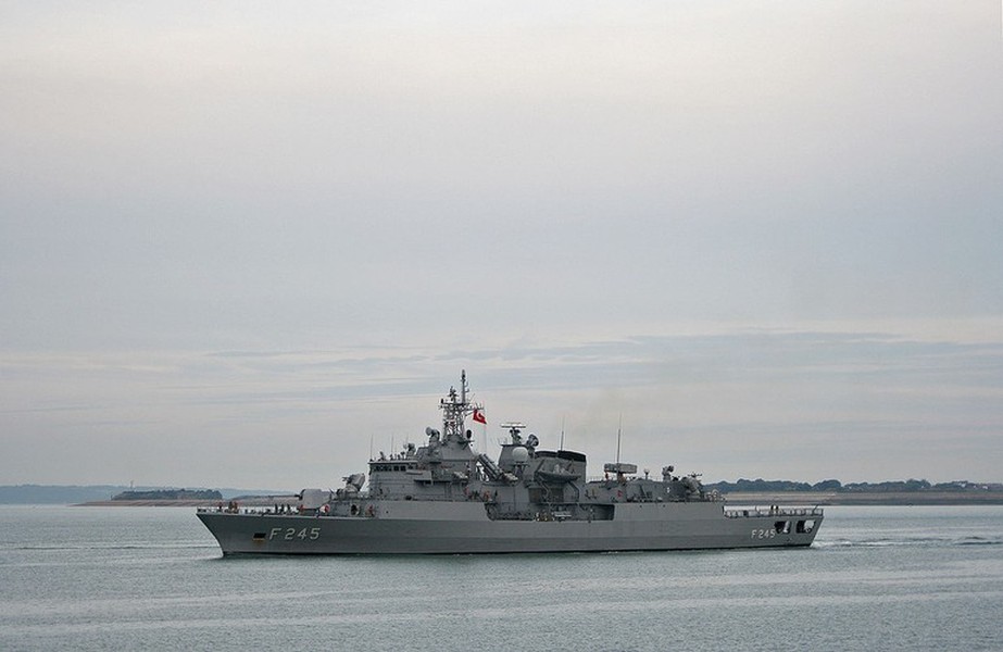 [ẢNH] Thổ Nhĩ Kỳ dùng tên lửa diệt hạm của Mỹ để uy hiếp chiến hạm Nga sang Syria