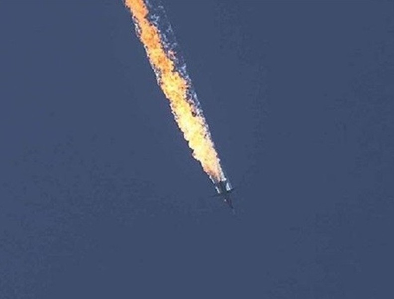 [ẢNH] Lần thứ hai F-16 bắn rơi Su-24 trên bầu trời Syria