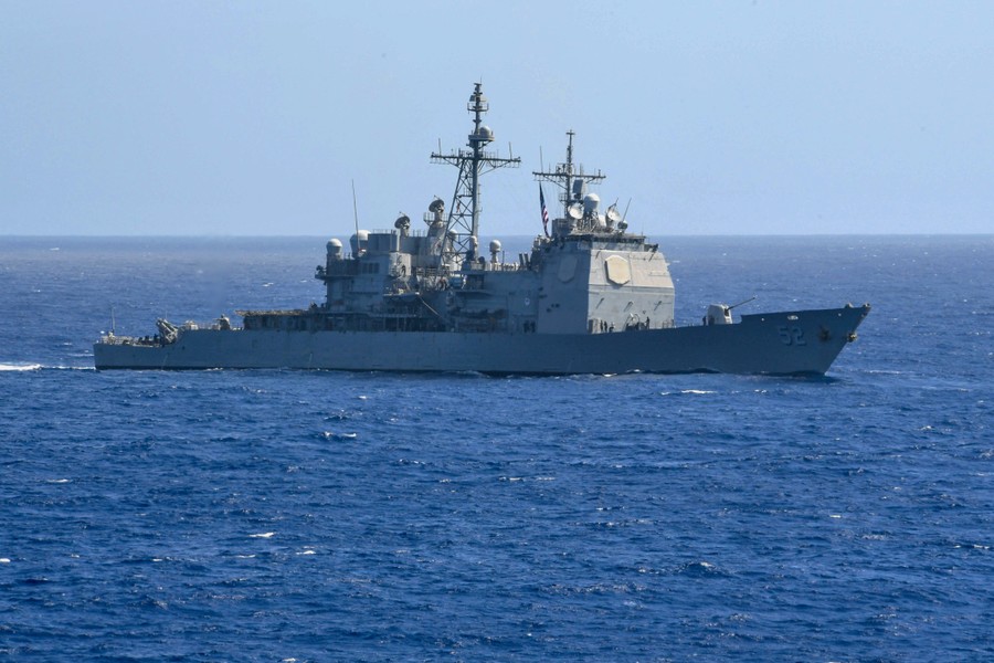 [ẢNH Hàng không mẫu hạm, tuần dương và khu trục Mỹ trên Biển Đông