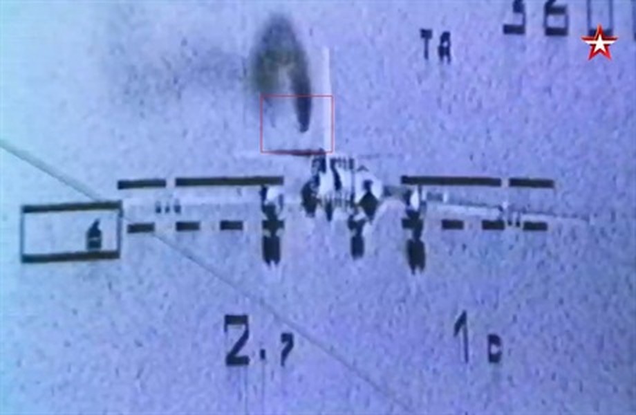 [ẢNH] Tên lửa chống tăng trên Su-25 Nga vừa ‘chẻ đôi’ máy bay ném bom khổng lồ