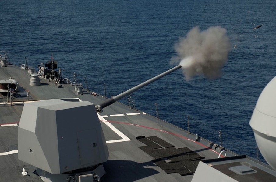 [ẢNH] Hải pháo cực mạnh trên tàu tuần dương Mỹ đang hiện diện trên Biển Đông