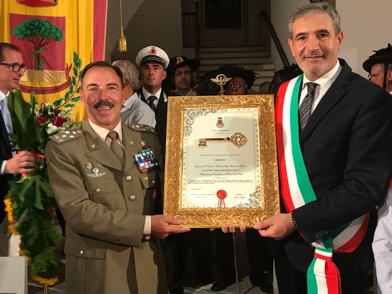 [ẢNH] Tham mưu trưởng lục quân Ý Tướng Salvatore Farina nhiễm Covid-19