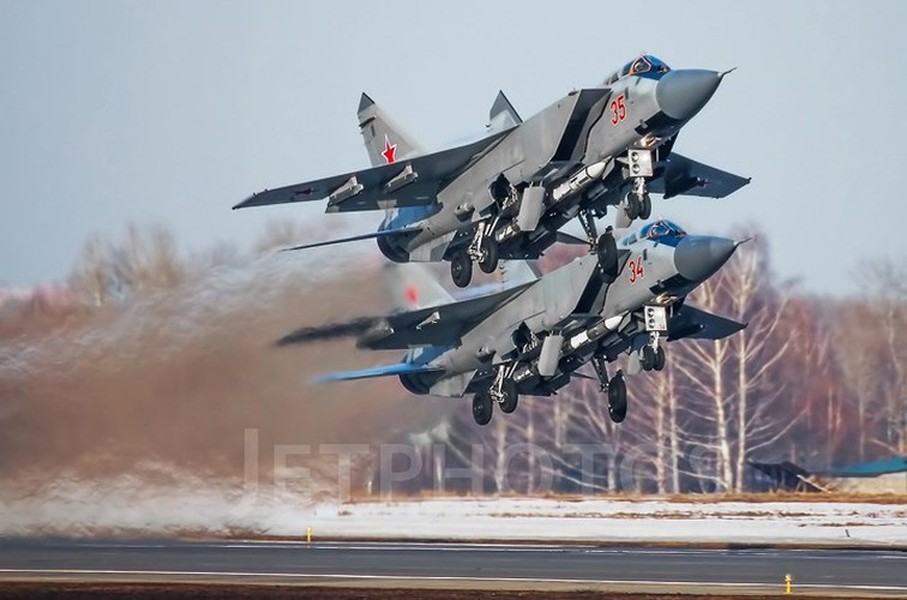 [ẢNH] MiG-31 Nga mang theo tên lửa tầm xa 'dằn mặt' F-35 Na Uy