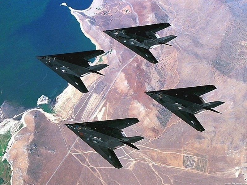 [ẢNH] Mỹ bí mật gọi tái ngũ máy bay tàng hình F-117 Nighthawk?
