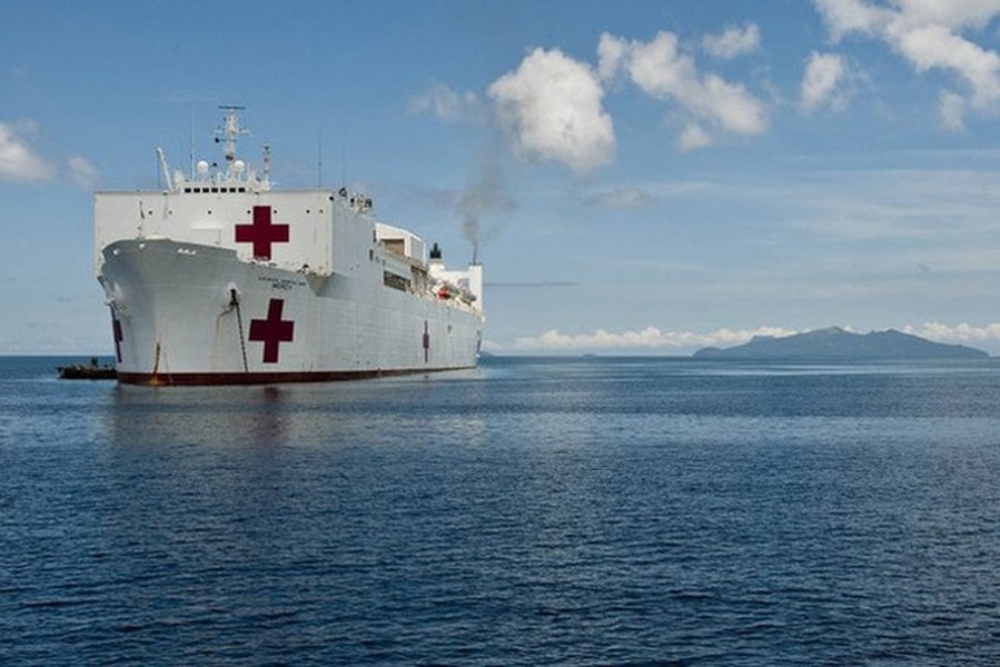 [ẢNH] Dịch Covid-19 leo thang, Mỹ quyết định điều động siêu tàu bệnh viện ứng cứu