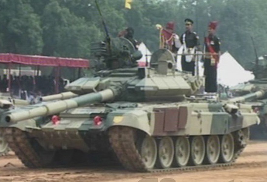 [ẢNH] Ấn Độ bất ngờ tiếp tục mua tới 400 xe tăng T-90S của Nga