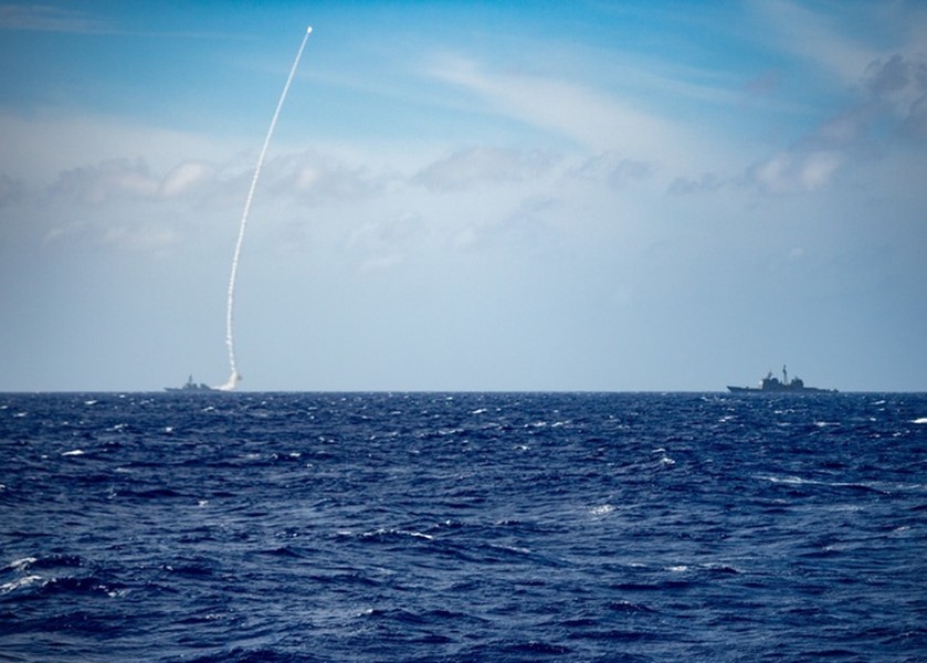 [ẢNH] Mỹ tập trận bắn tên lửa ở biển Philippines