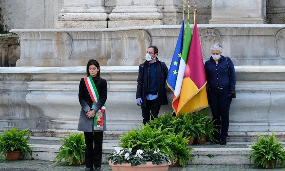 [ẢNH] Italy mặc niệm gần 11.600 nạn nhân thiệt mạng vì đại dịch Covid-19