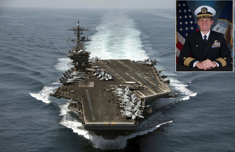 [ẢNH] Thủy thủ Mỹ vỗ tay tiễn hạm trưởng bị cách chức vì bảo vệ thủy thủ trước dịch Covid-19