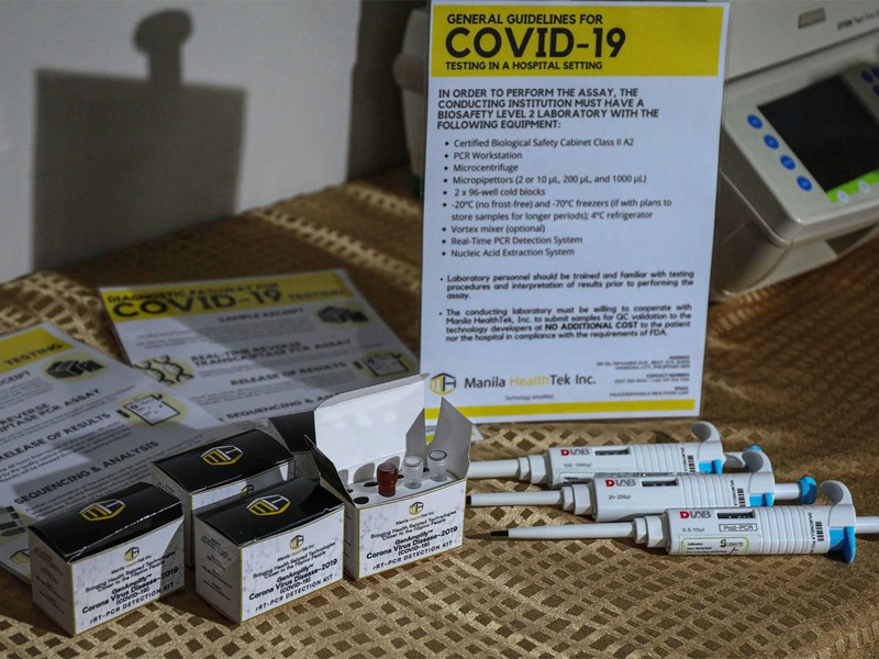 [ẢNH] Anh nghi ngờ chất lượng hàng triệu bộ kit xét nghiệm Covid-19 từ Trung Quốc