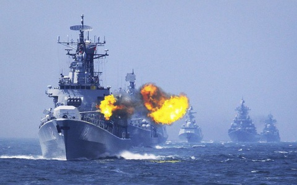 [ẢNH] Philippines tố chiến hạm Trung Quốc chĩa pháo vào tàu trên biển Đông
