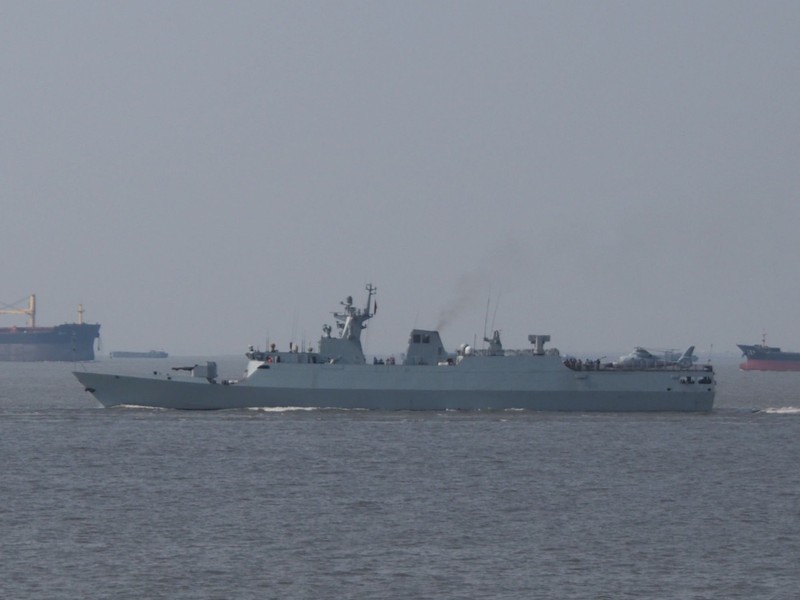 [ẢNH] Philippines tố chiến hạm Trung Quốc chĩa pháo vào tàu trên biển Đông