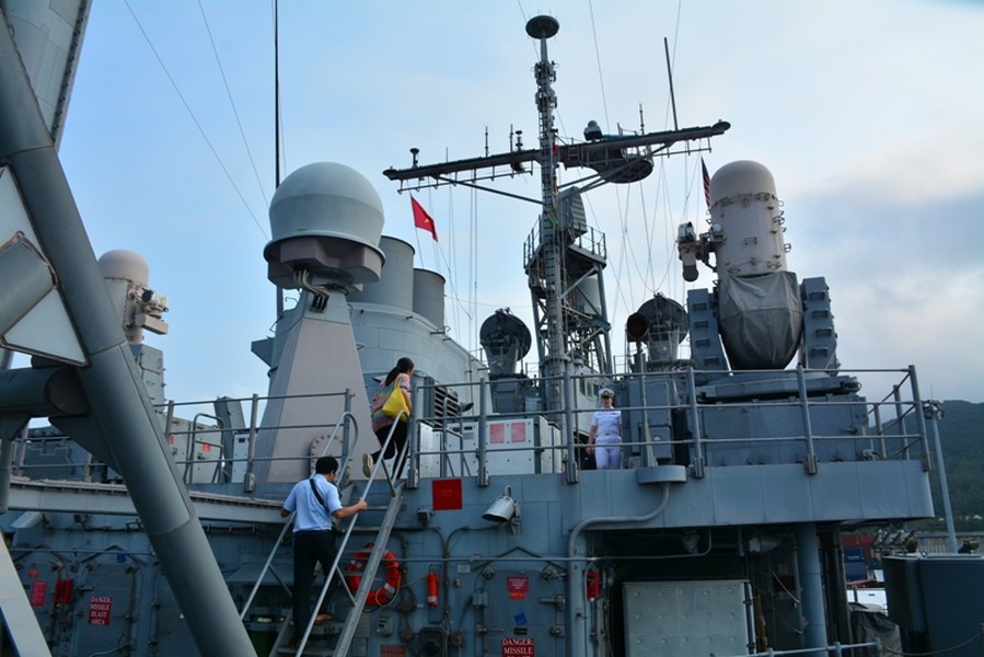[ẢNH] Mang theo 130 tên lửa, chiến hạm giúp Mỹ duy trì tự do hàng hải trên biển Đông