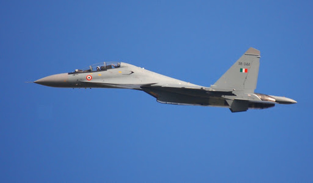 [ẢNH] Su-30MKI Ấn Độ áp sát biên giới sau khi phát hiện trực thăng quân sự Trung Quốc