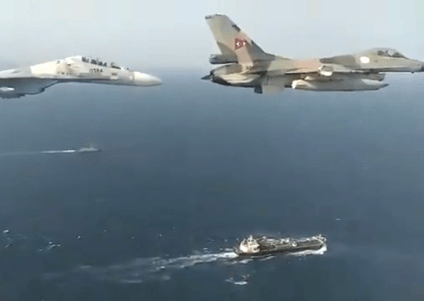 [ẢNH] F-16 Venezuela bay cắt mặt tàu chiến Mỹ để hộ tống tàu chở dầu Iran