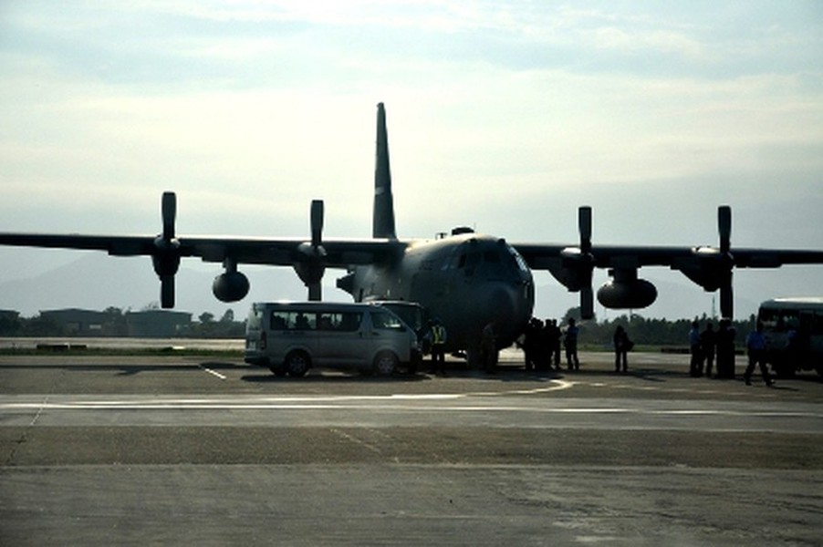 [ẢNH] Máy bay C-130H của Mỹ đâm vào tường ở Iraq