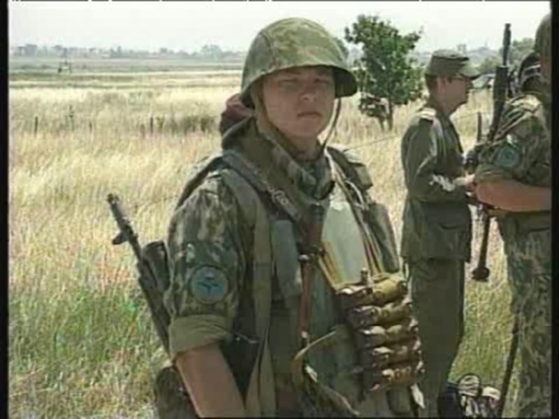 [ẢNH] Tổng thống Putin từng chỉ đạo lính dù Nga chiếm sân bay Kosovo để đàm phán với NATO