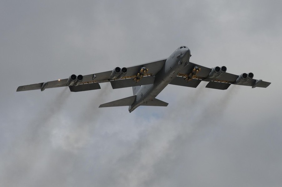 [ẢNH] ‘Pháo đài bay’ B-52 Mỹ xâm nhập 'sân sau' của Nga