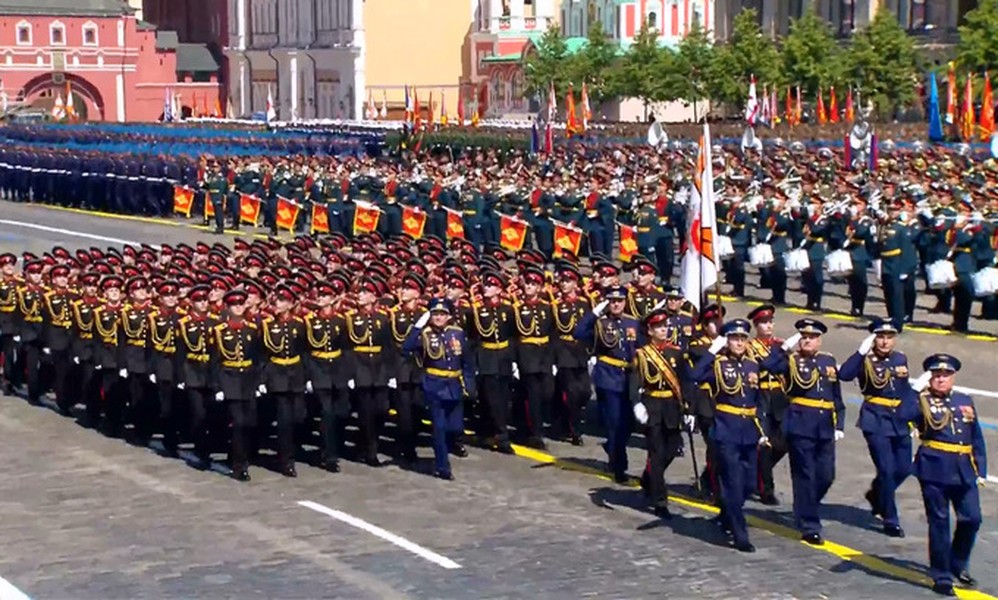[ẢNH] Nhìn lại những cảnh hoành tráng tại lễ duyệt binh kỷ niệm Ngày Chiến thắng của Nga