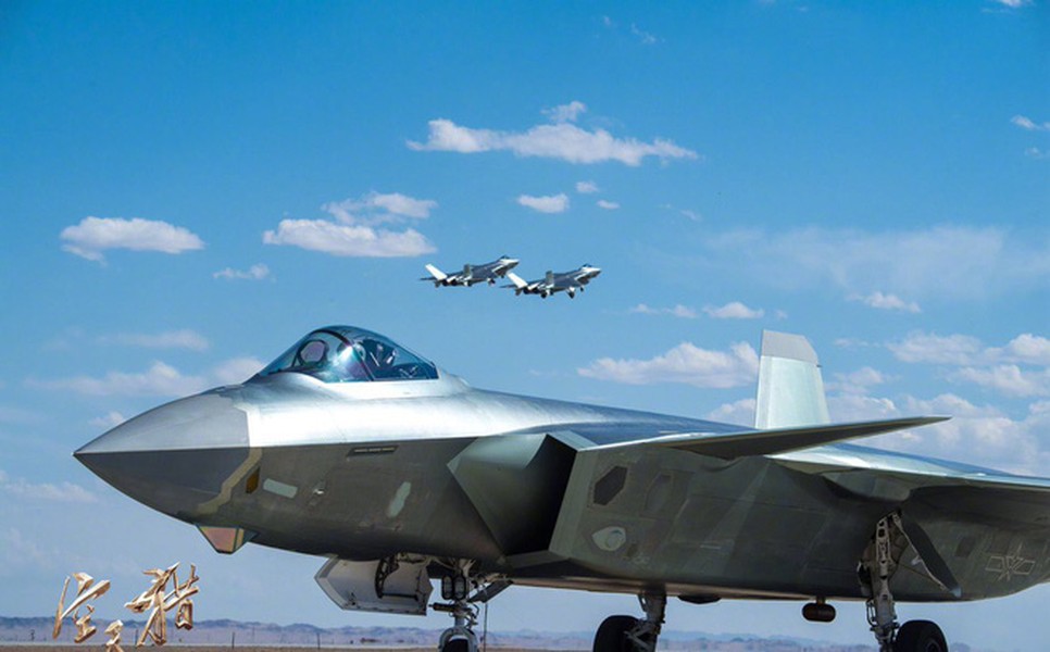 [ẢNH] Tổng công trình sư Trung Quốc thừa nhận chế tạo tiêm kích J-20 dựa vào ‘học hỏi’ từ F-22 Mỹ